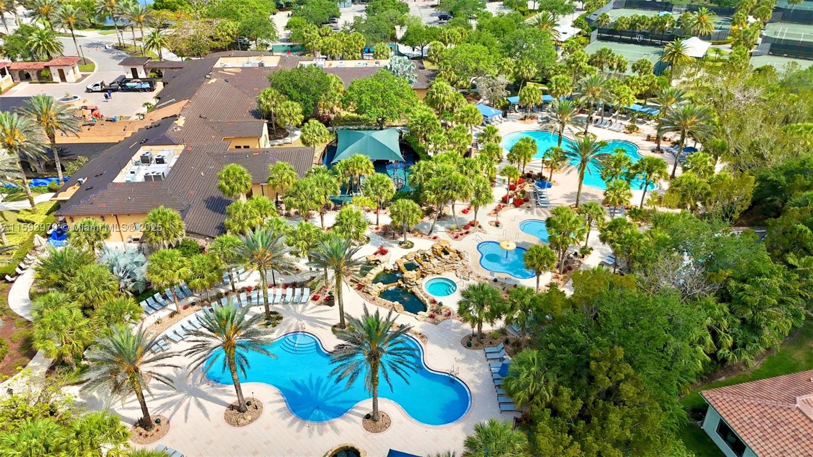 PARKLAND GOLF & COUNTRY - Residential