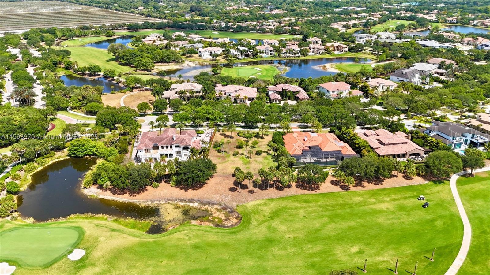 PARKLAND GOLF & COUNTRY - Residential