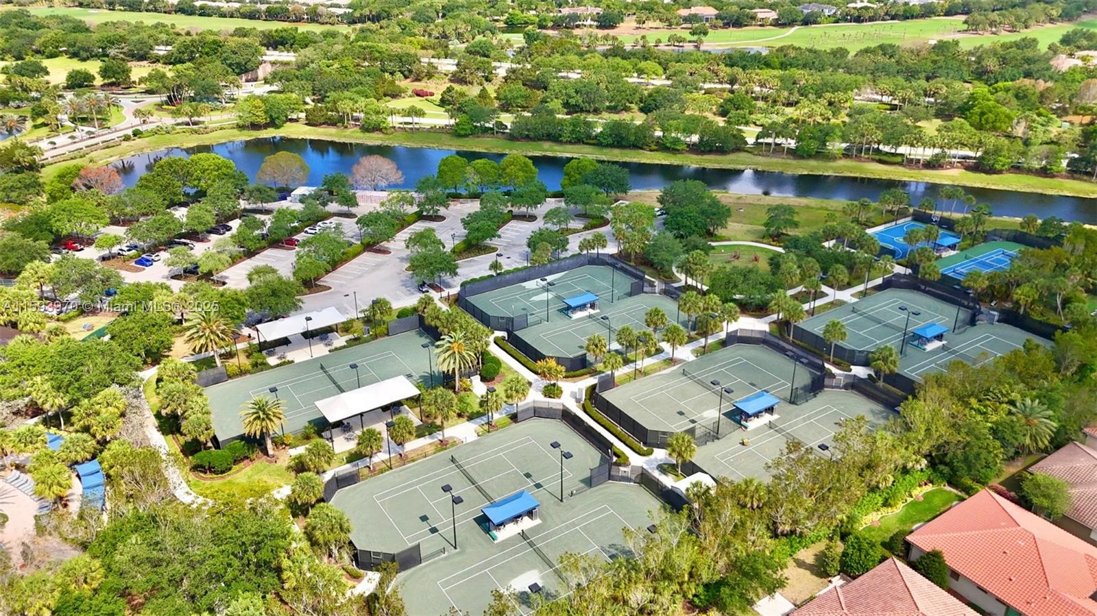 PARKLAND GOLF & COUNTRY - Residential