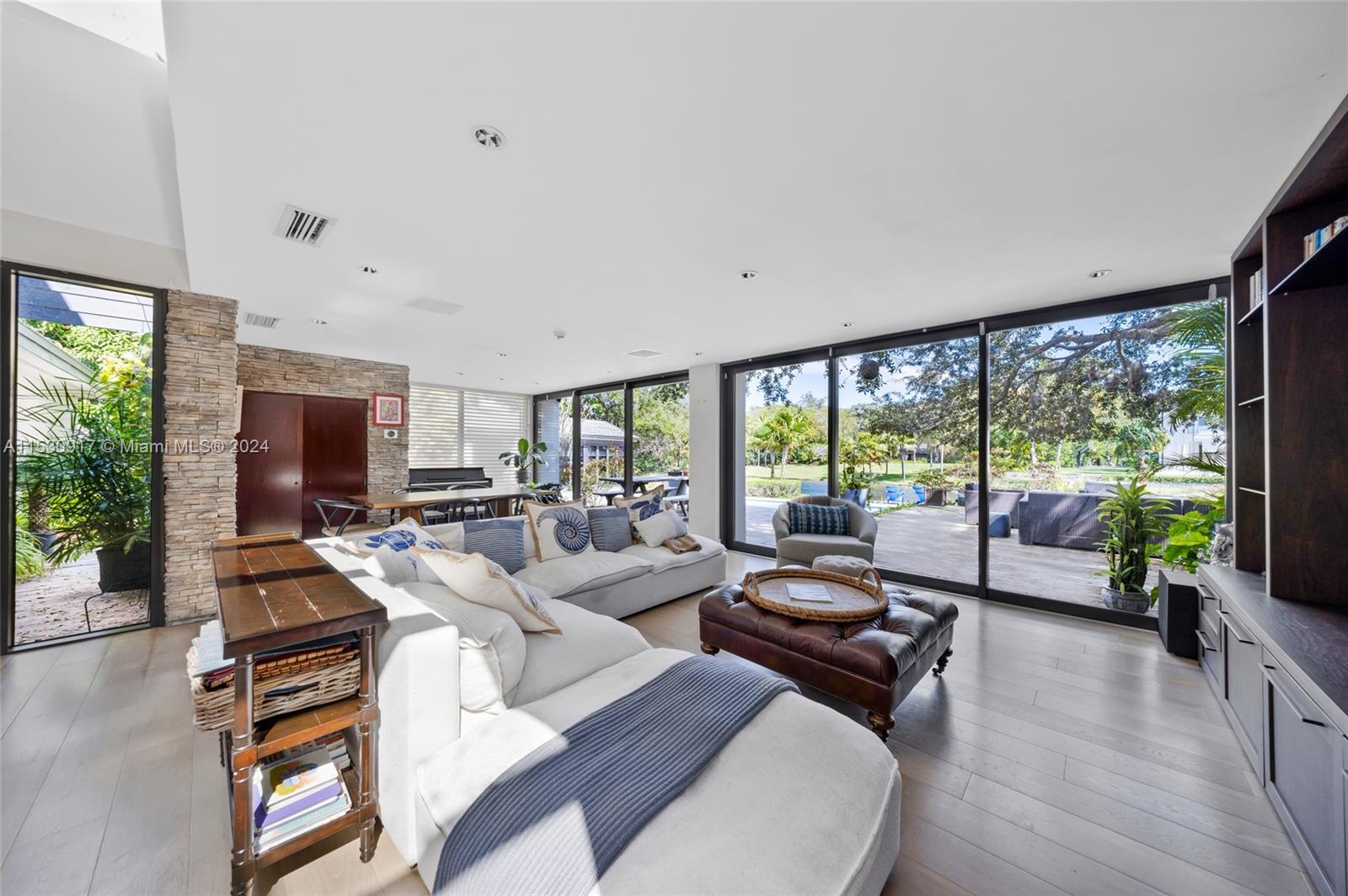 SNAPPER CREEK LAKES SUB - Residential