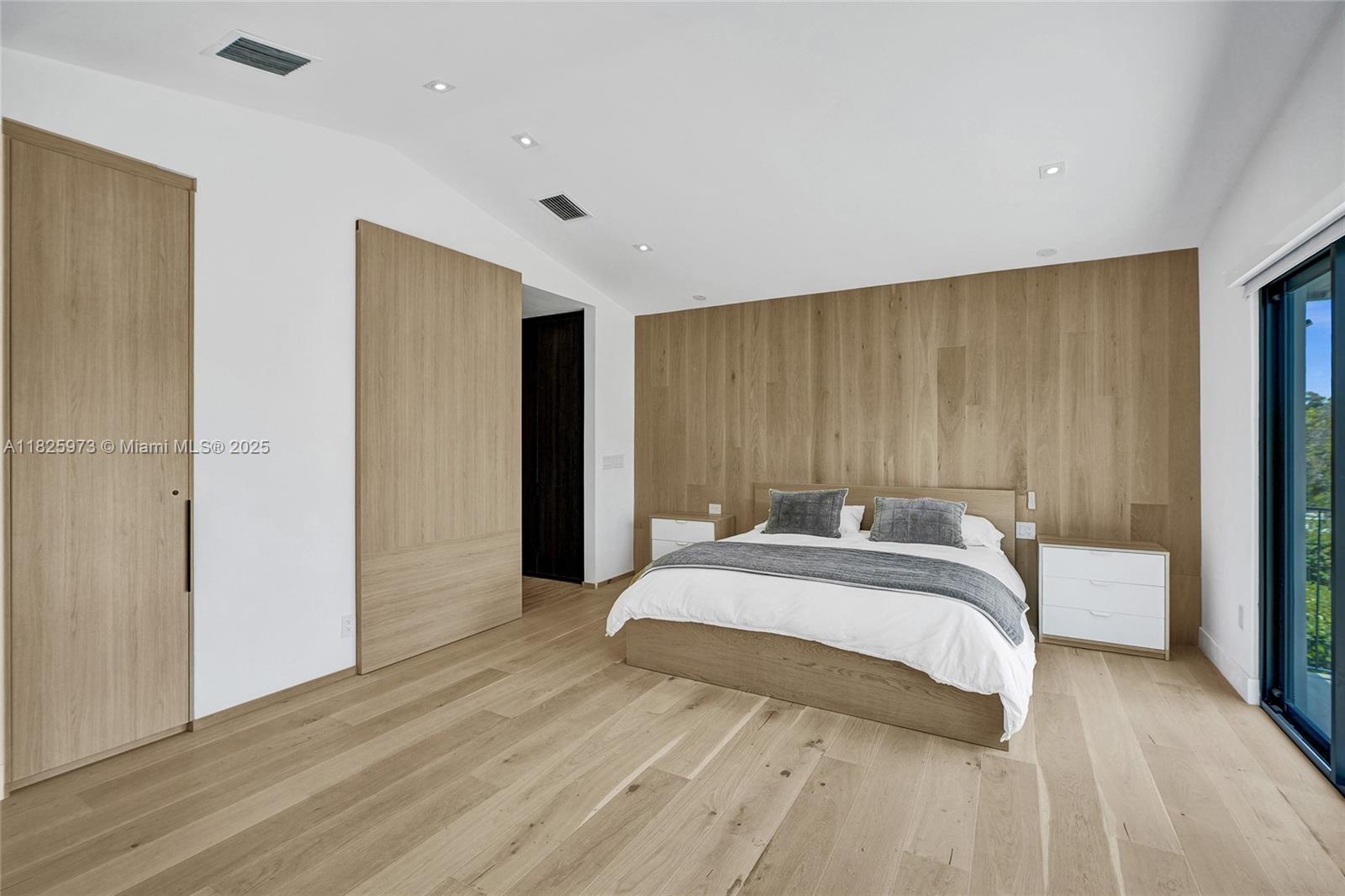 SKY LAKE - Residential