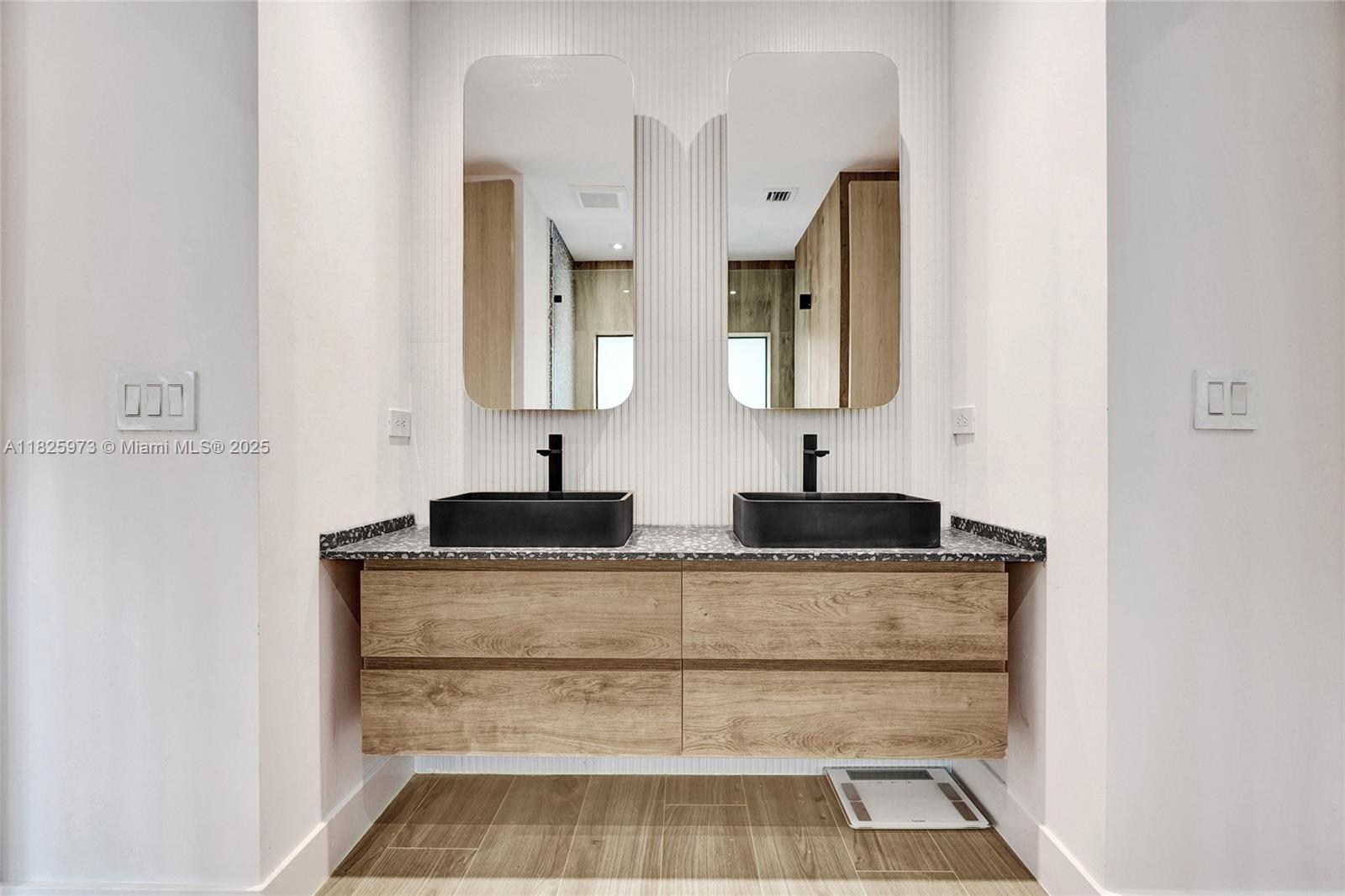 SKY LAKE - Residential