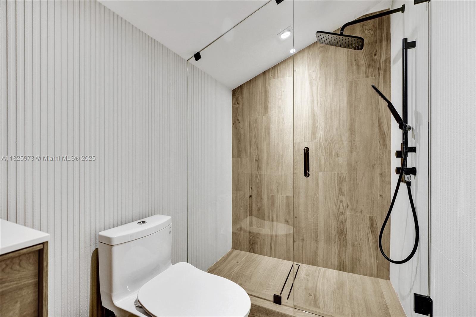 SKY LAKE - Residential