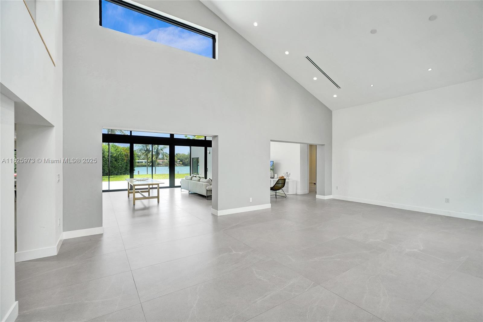 SKY LAKE - Residential