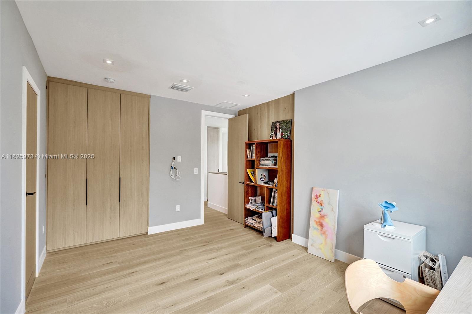 SKY LAKE - Residential