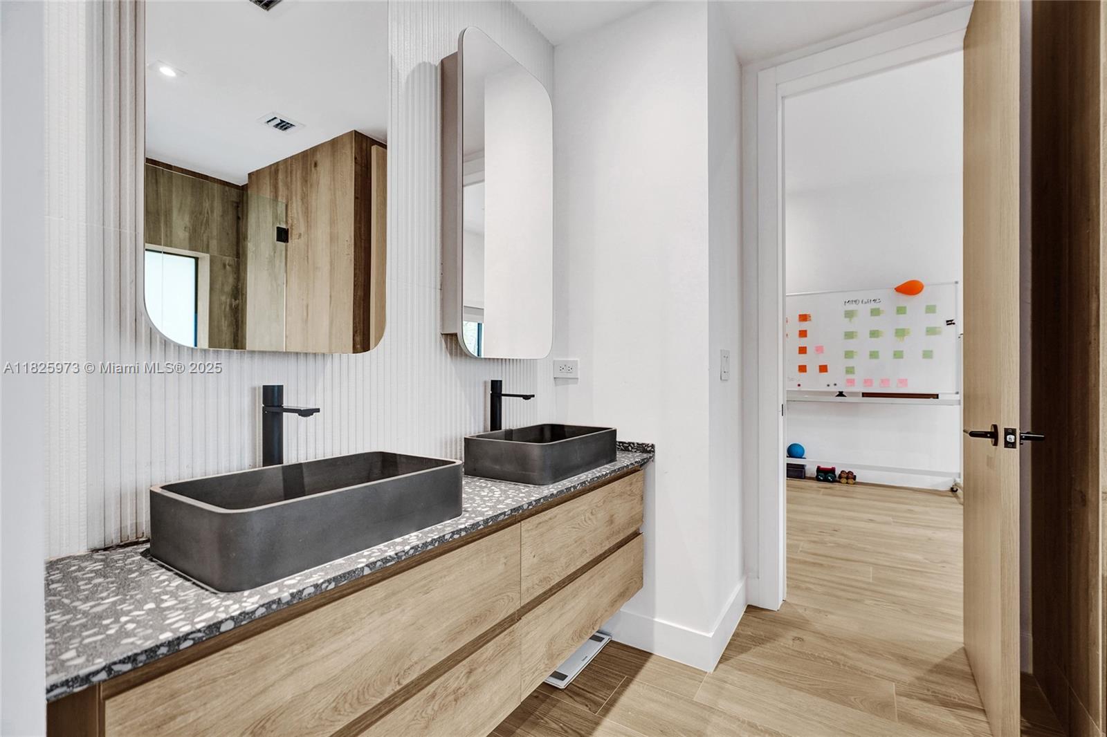 SKY LAKE - Residential