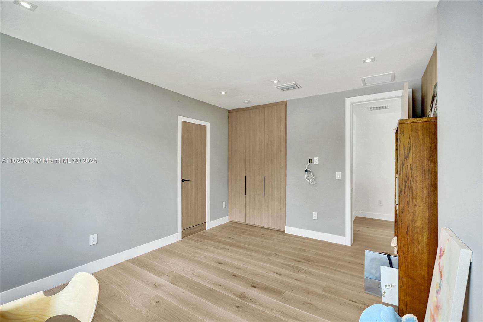 SKY LAKE - Residential