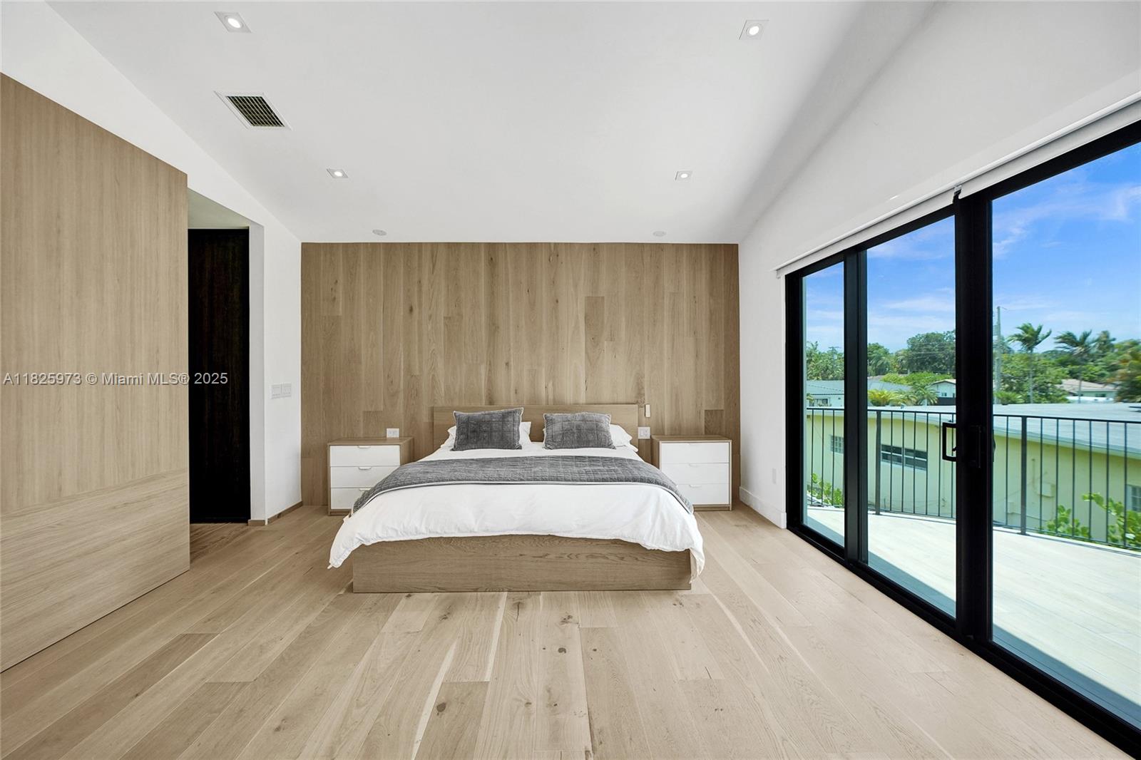 SKY LAKE - Residential