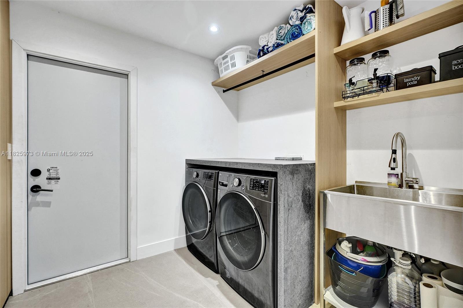 SKY LAKE - Residential