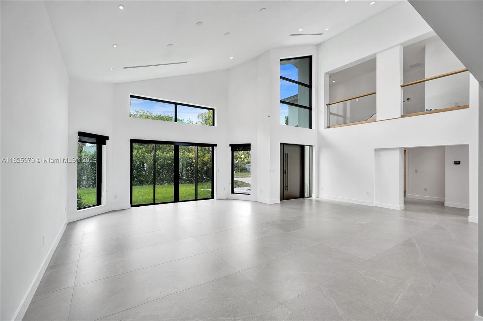 SKY LAKE - Residential