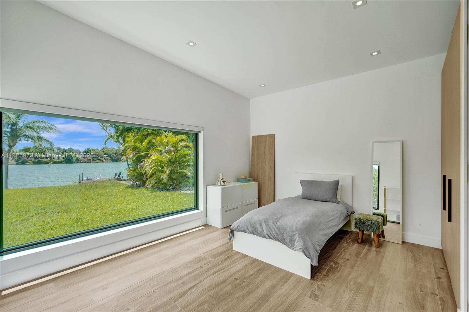 SKY LAKE - Residential