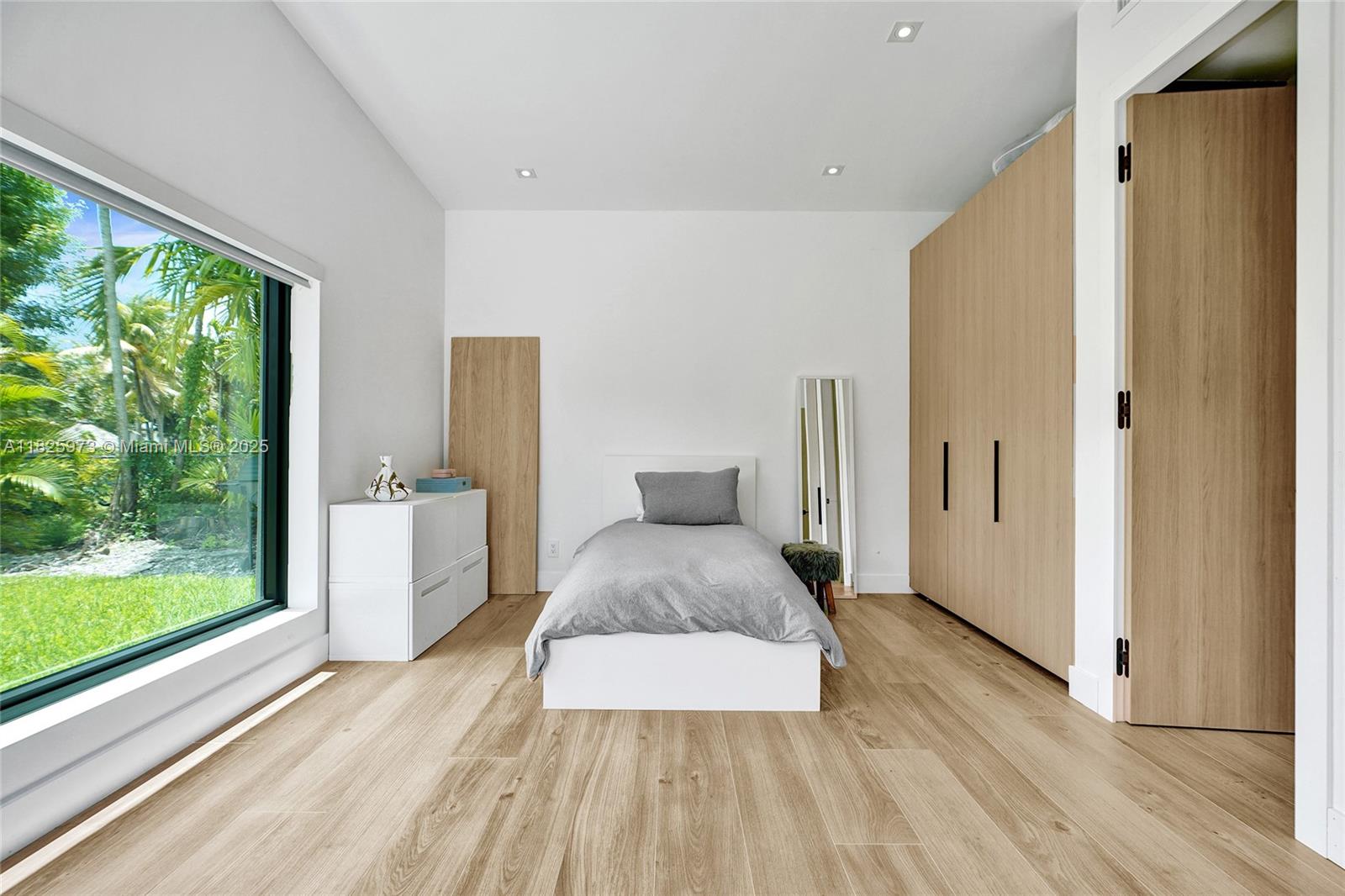 SKY LAKE - Residential