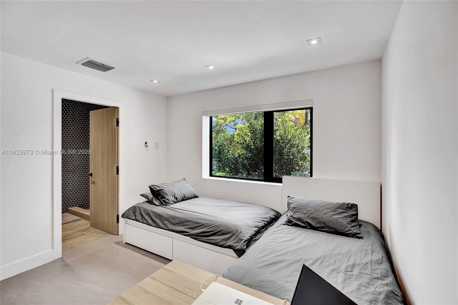 SKY LAKE - Residential