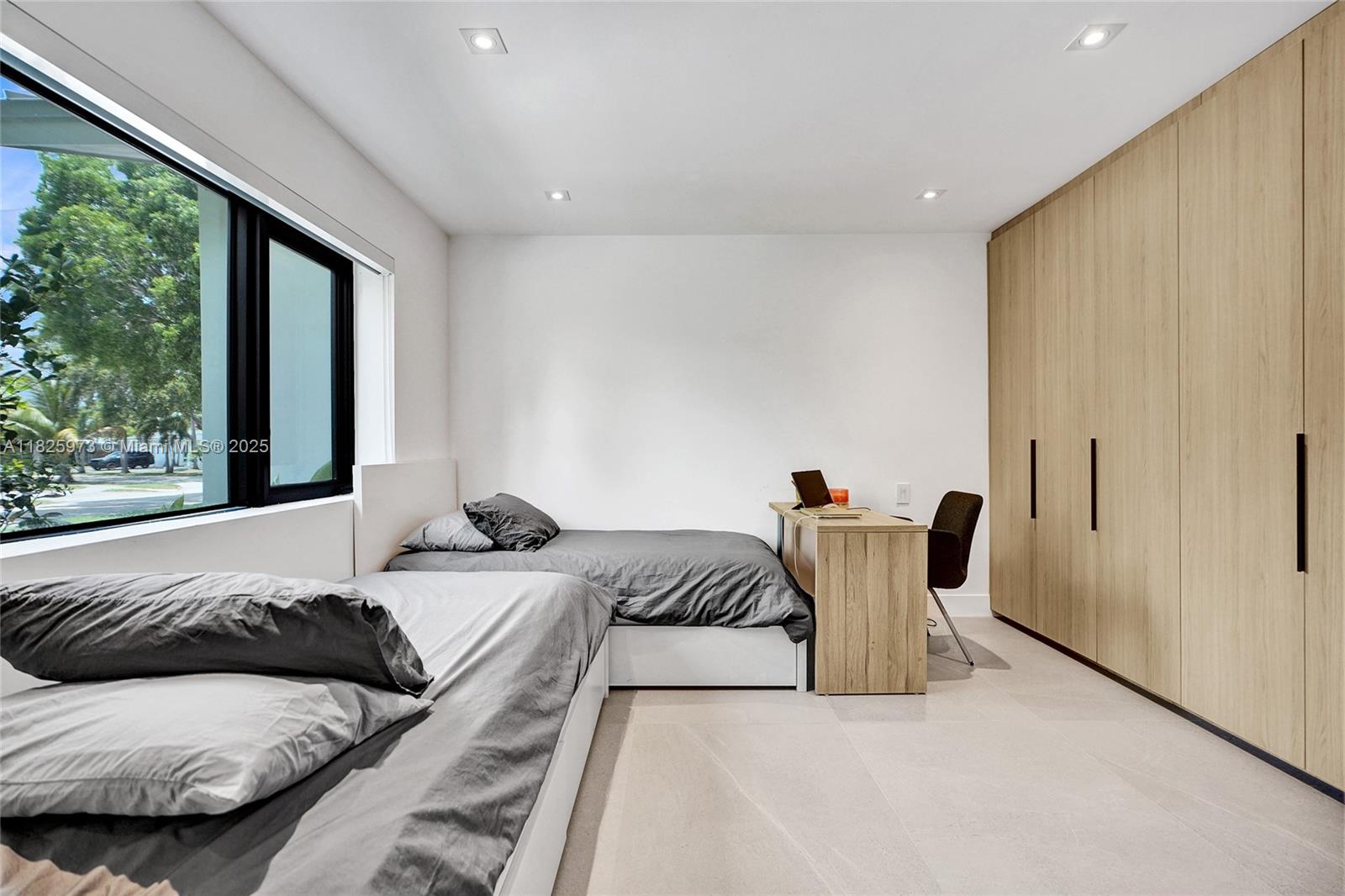 SKY LAKE - Residential