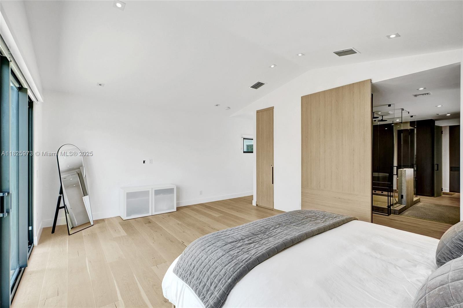 SKY LAKE - Residential