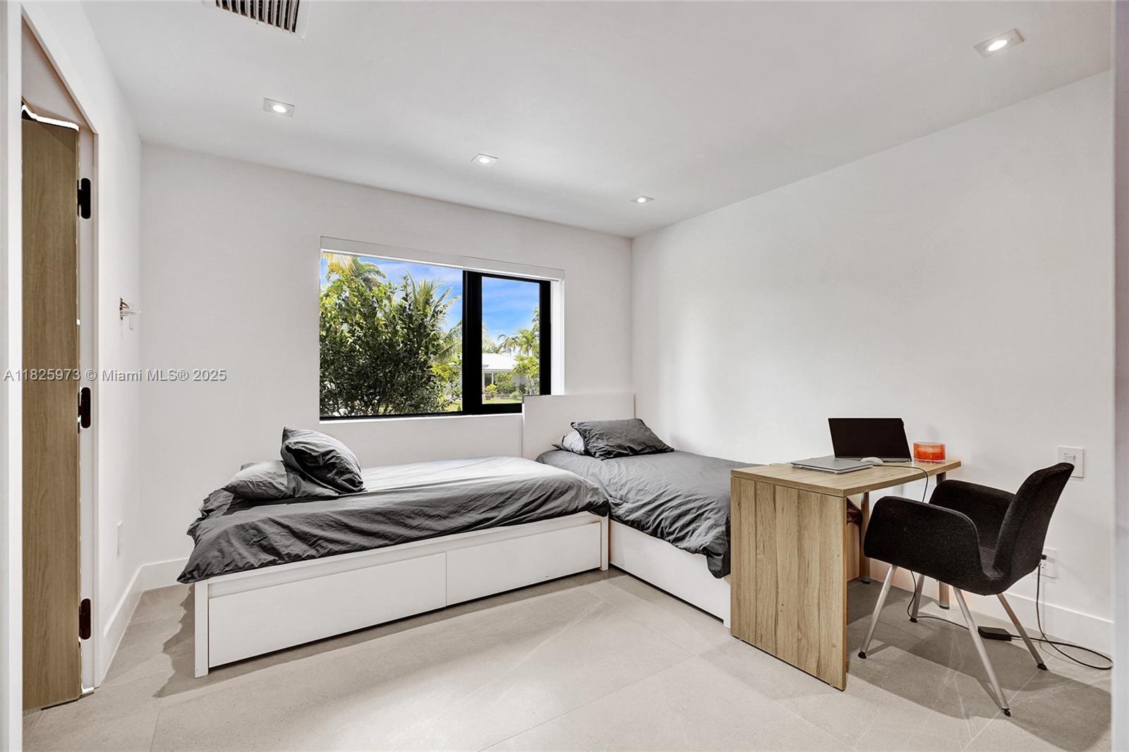 SKY LAKE - Residential