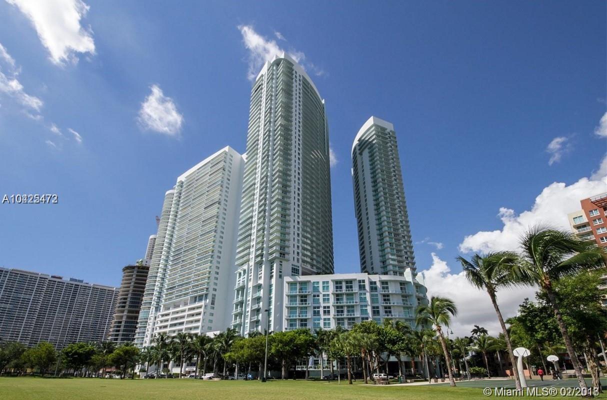 Fully Furnished 1 bed & 1 bath with stunning Miami Bay and city view, open balcony, high ceilings, bright & spacious, European style kitchen, S/S appliances, quartz counter tops, washer & dryer in unit. Quantum is a full service building,2 pools, state of the art gym, theater, lounge, sauna, business center, party rooms, convenience store, salon & commercial offices. Walking distance to metro rail, enjoy city life no need for vehicle, close to the performing arts.