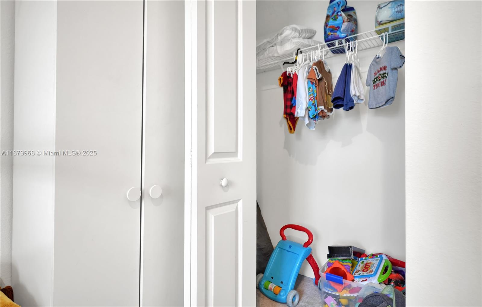 PARADISE PINES - Residential