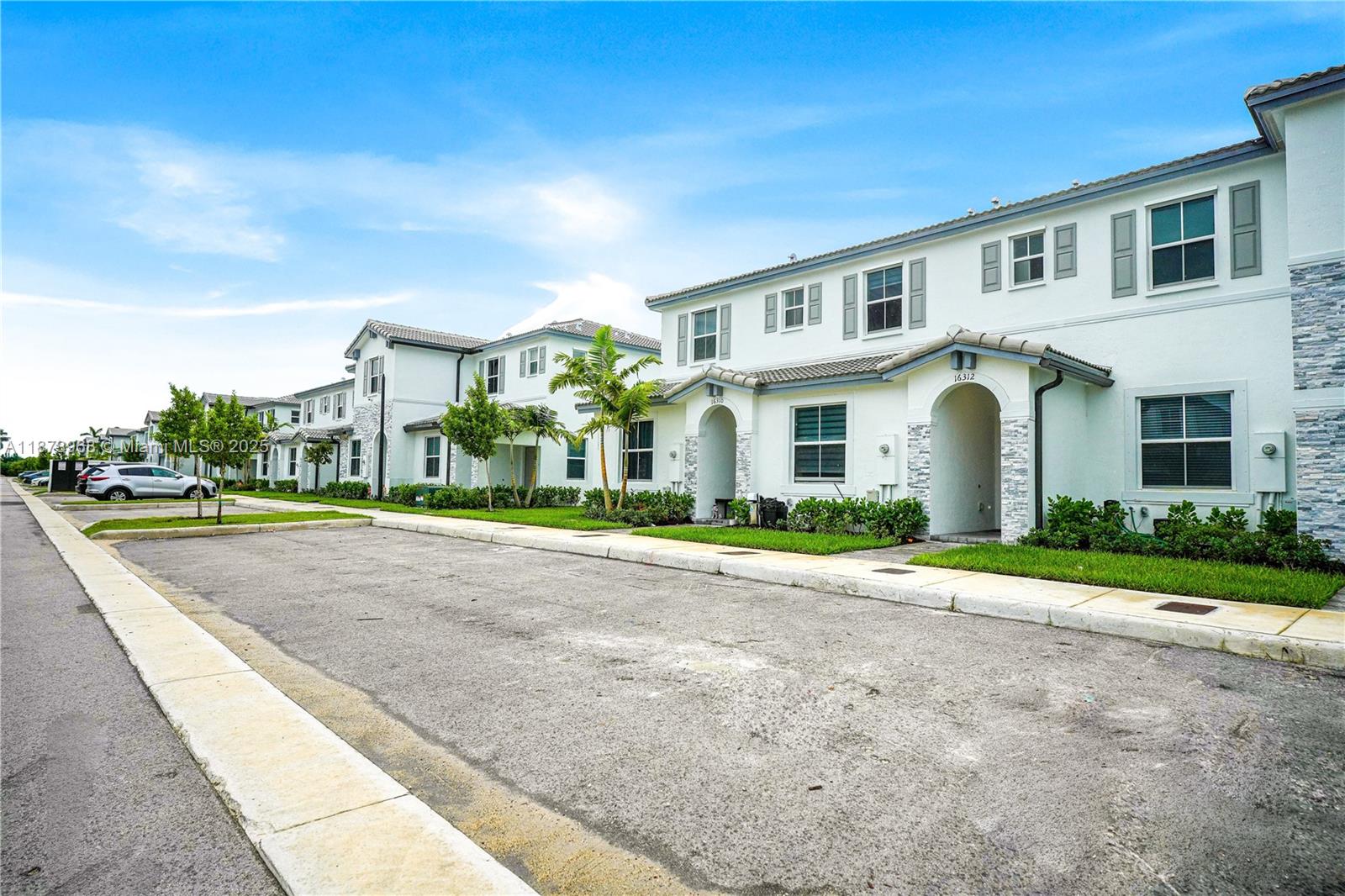 PARADISE PINES - Residential