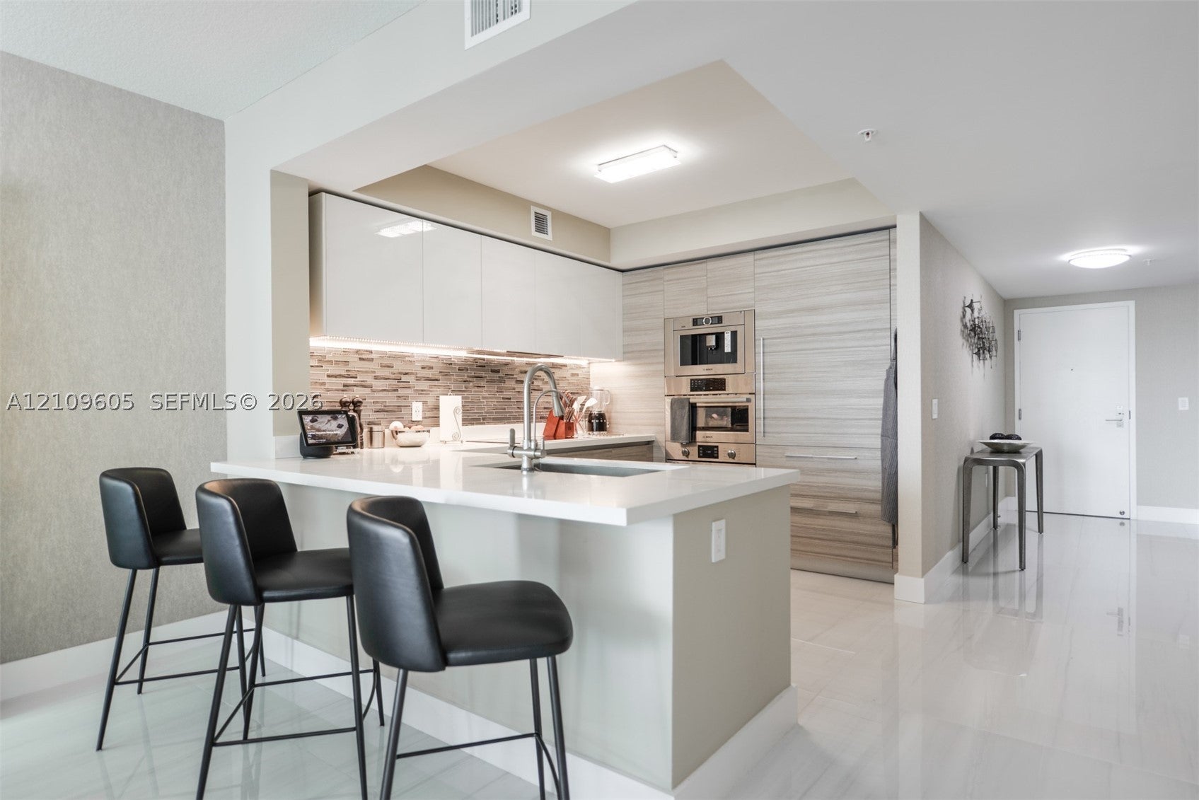 300 Sunny Isles Blvd 4-906