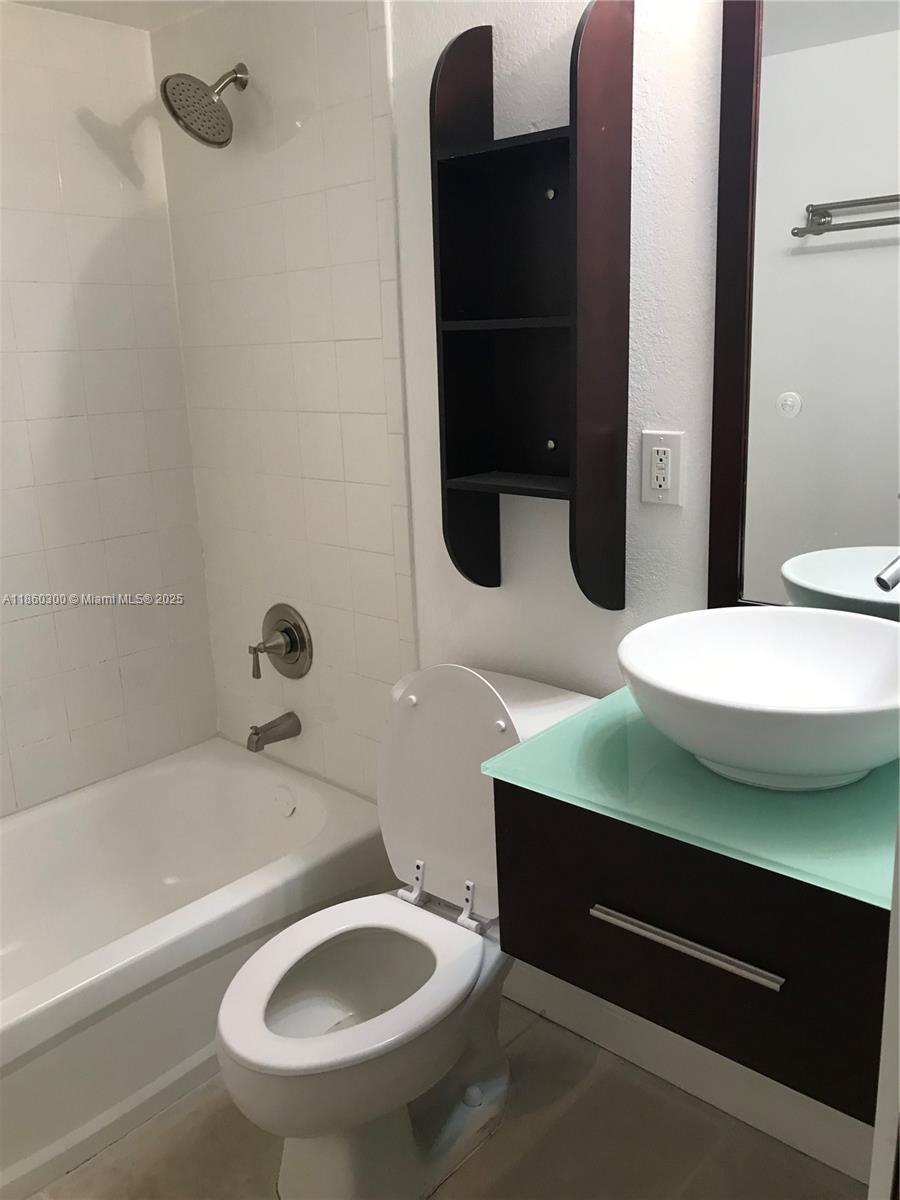 Doral Garden II condo - Residential