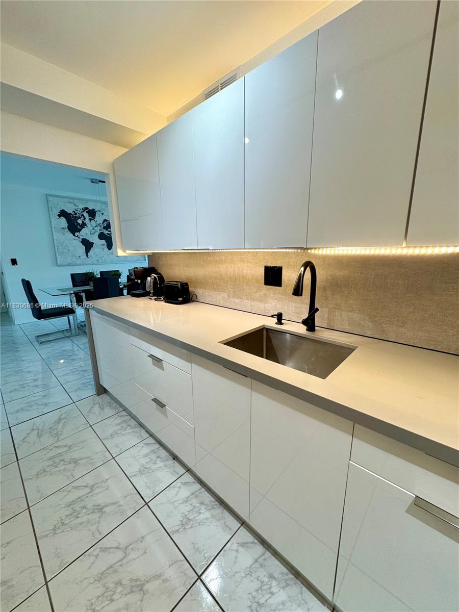 ARLEN HOUSE CONDO - Residential