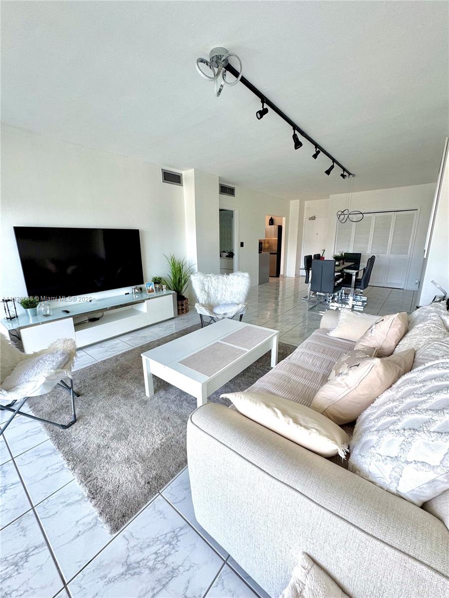 ARLEN HOUSE CONDO - Residential