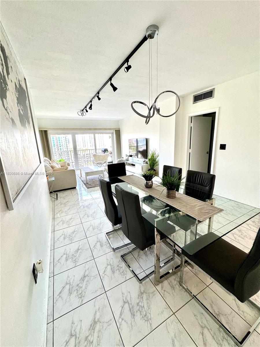 300 Bayview Dr 1603