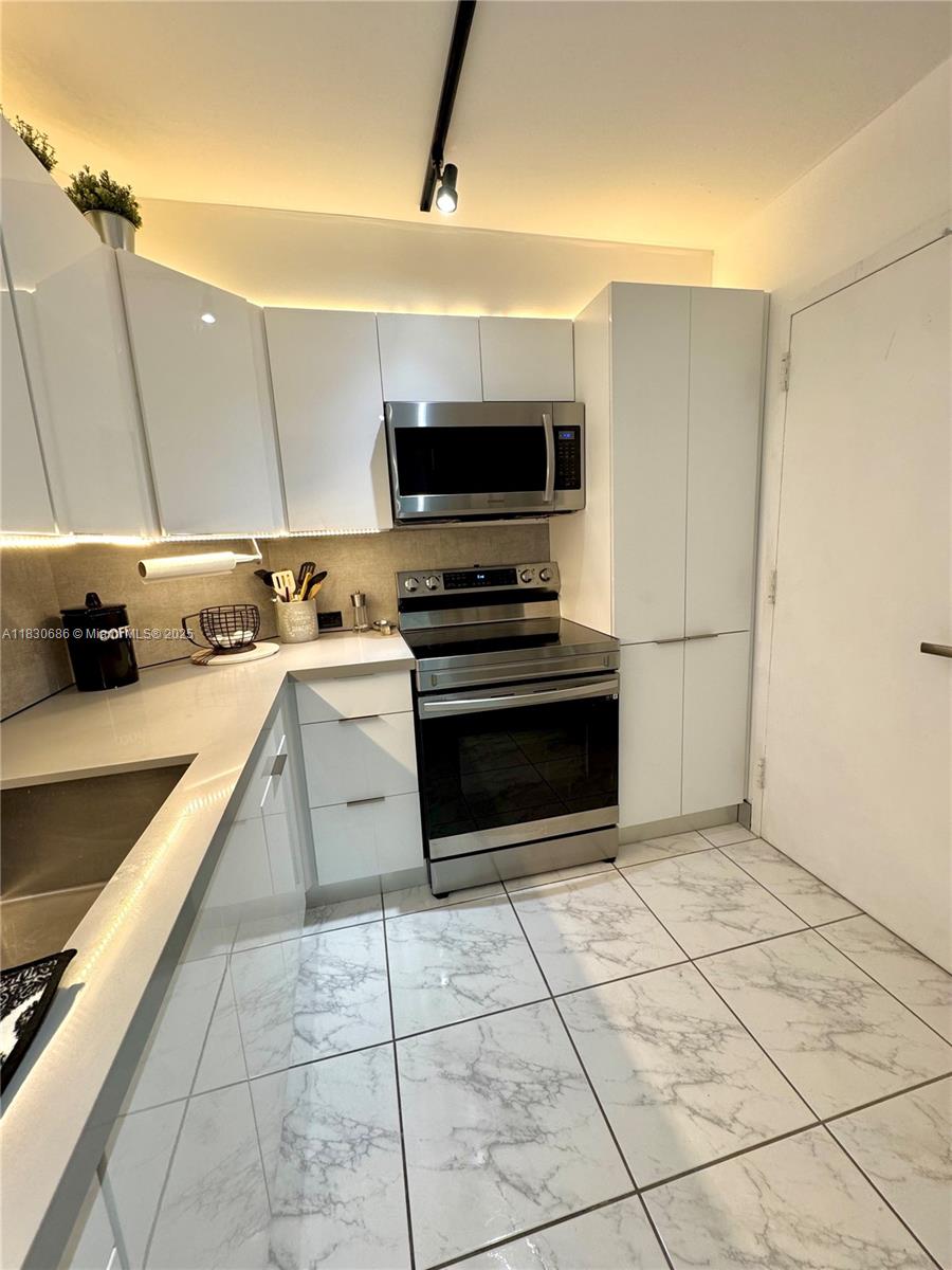 ARLEN HOUSE CONDO - Residential