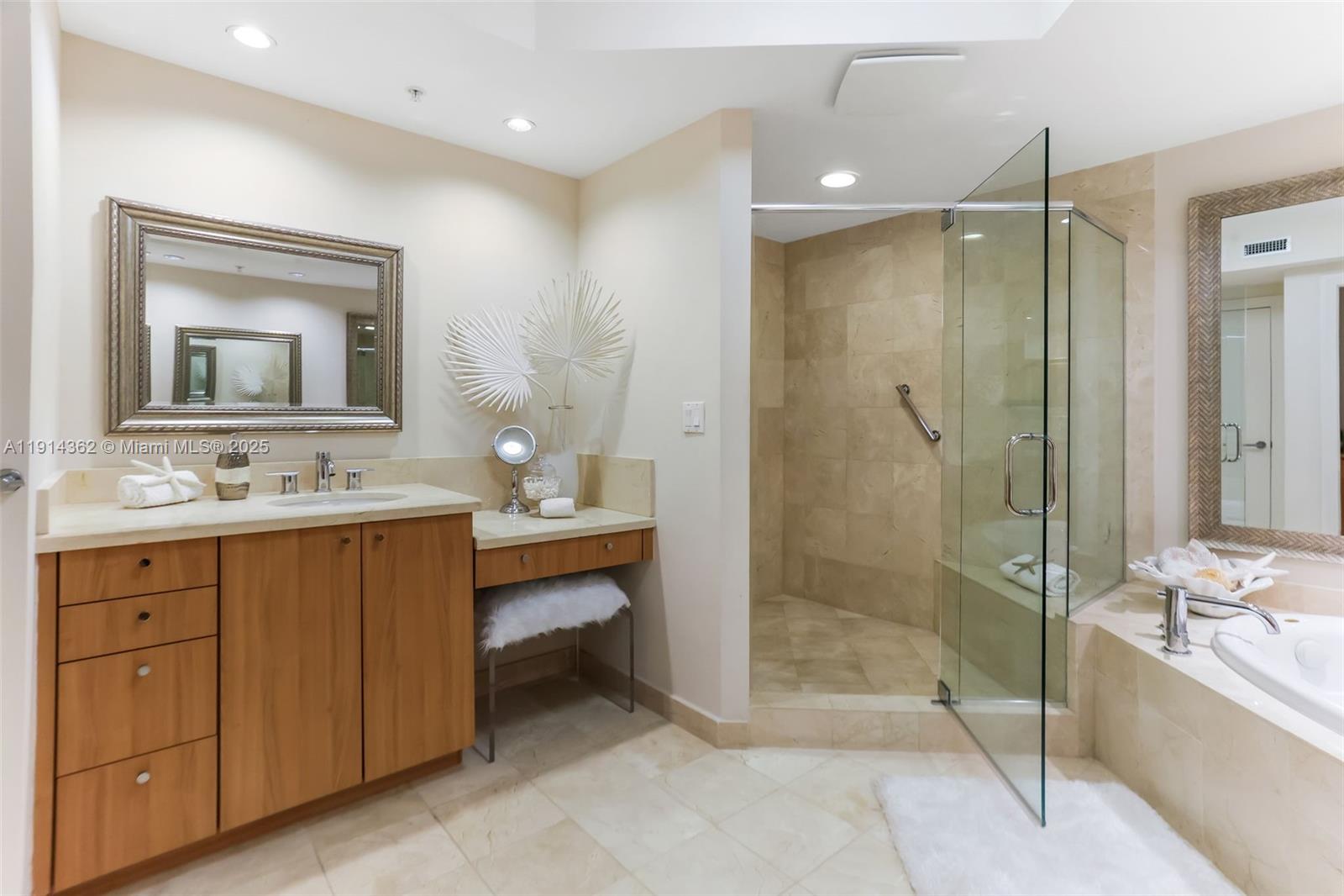 PLAZA AT OCEANSIDE (THE) - Residential