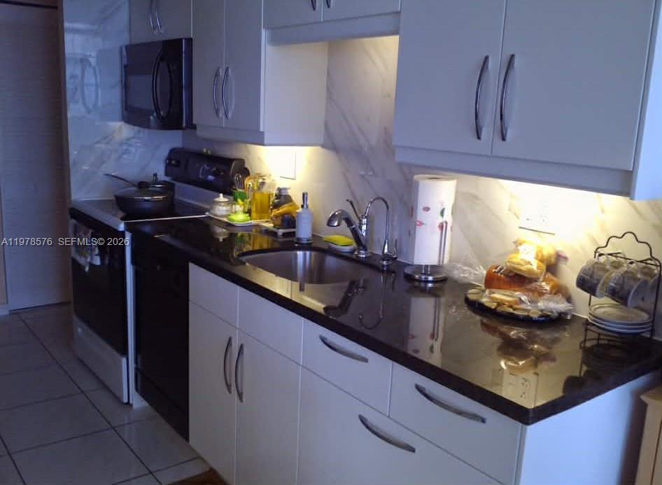 WINSTON TOWER 300 CONDO - Residential