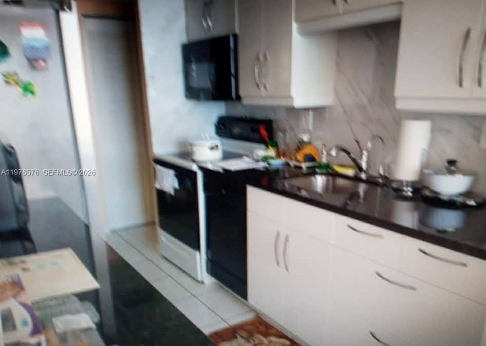 WINSTON TOWER 300 CONDO - Residential