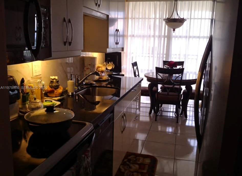 WINSTON TOWER 300 CONDO - Residential