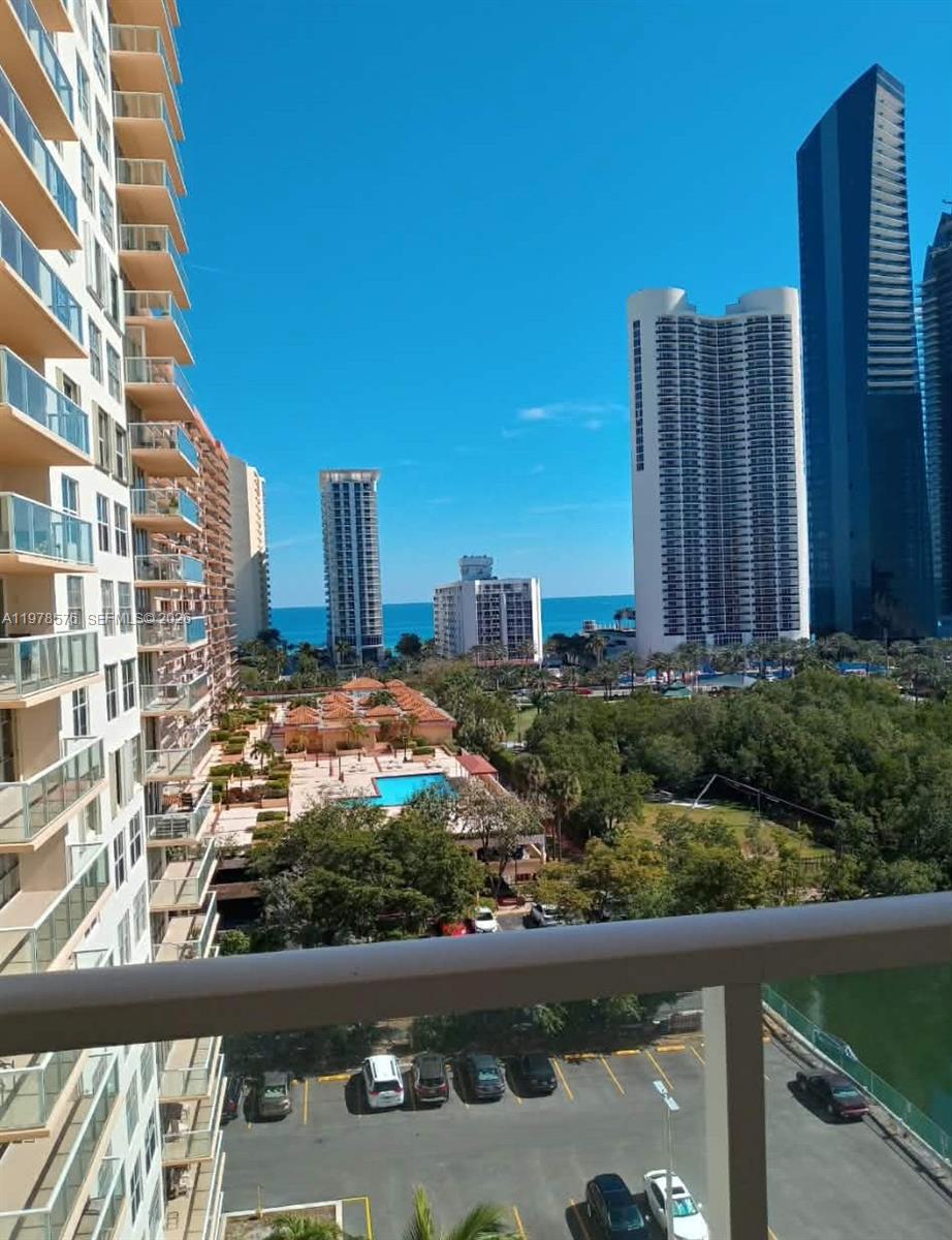 WINSTON TOWER 300 CONDO - Residential