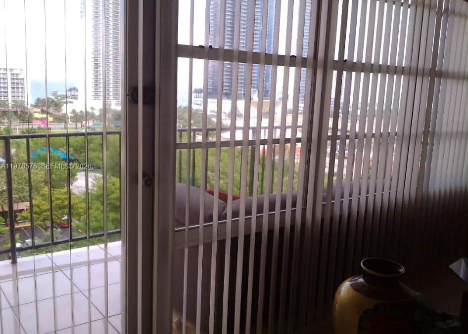 WINSTON TOWER 300 CONDO - Residential