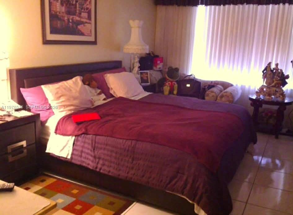 WINSTON TOWER 300 CONDO - Residential