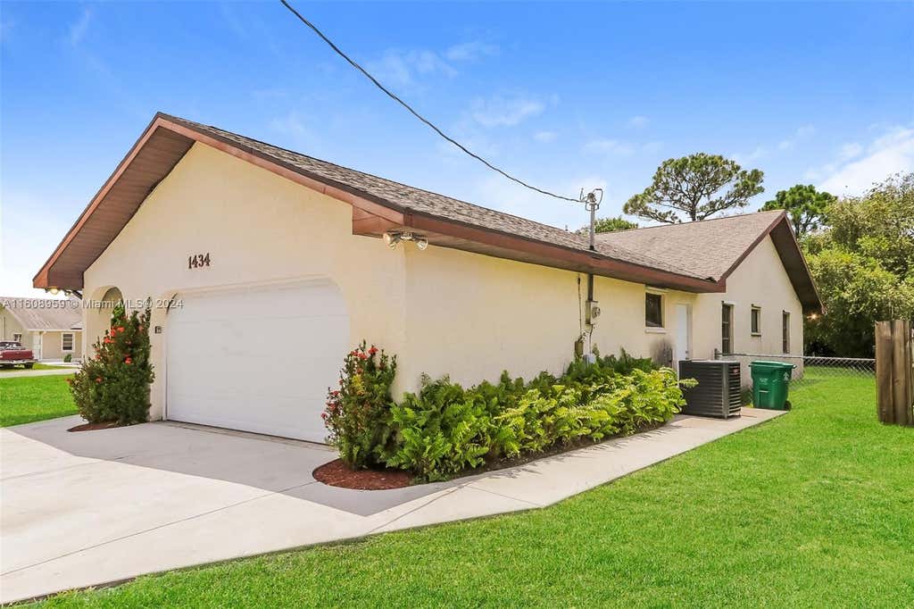 Photo of 1434 SW Broadview St, Port Saint Lucie, FL 34983 (MLS # A11608959)