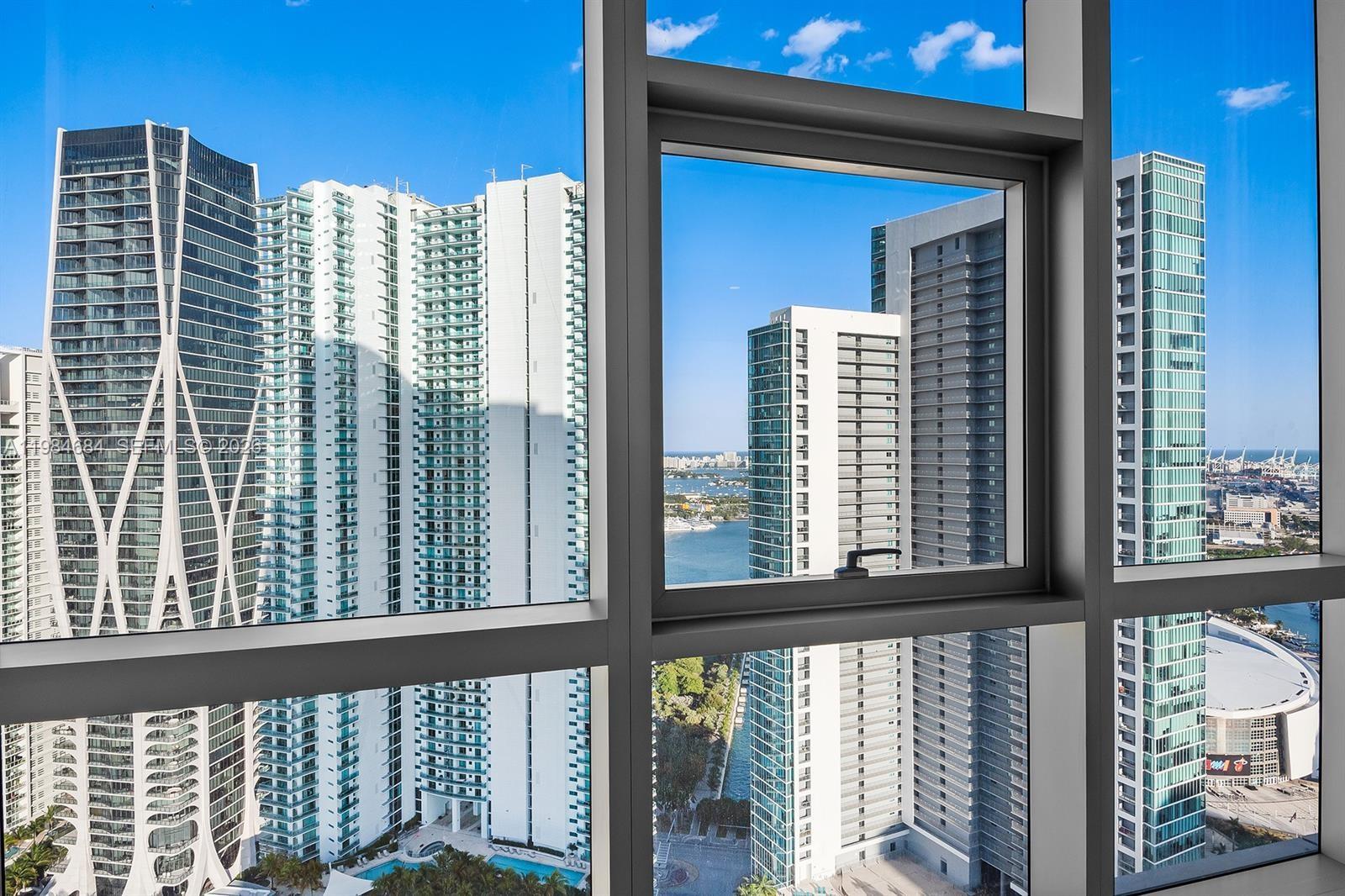 PARAMOUNT MIAMI WORLD - Residential