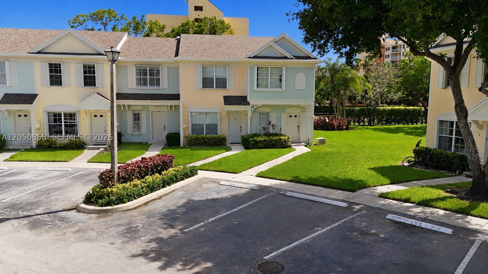 21 Simonton Cir, Weston FL 33326