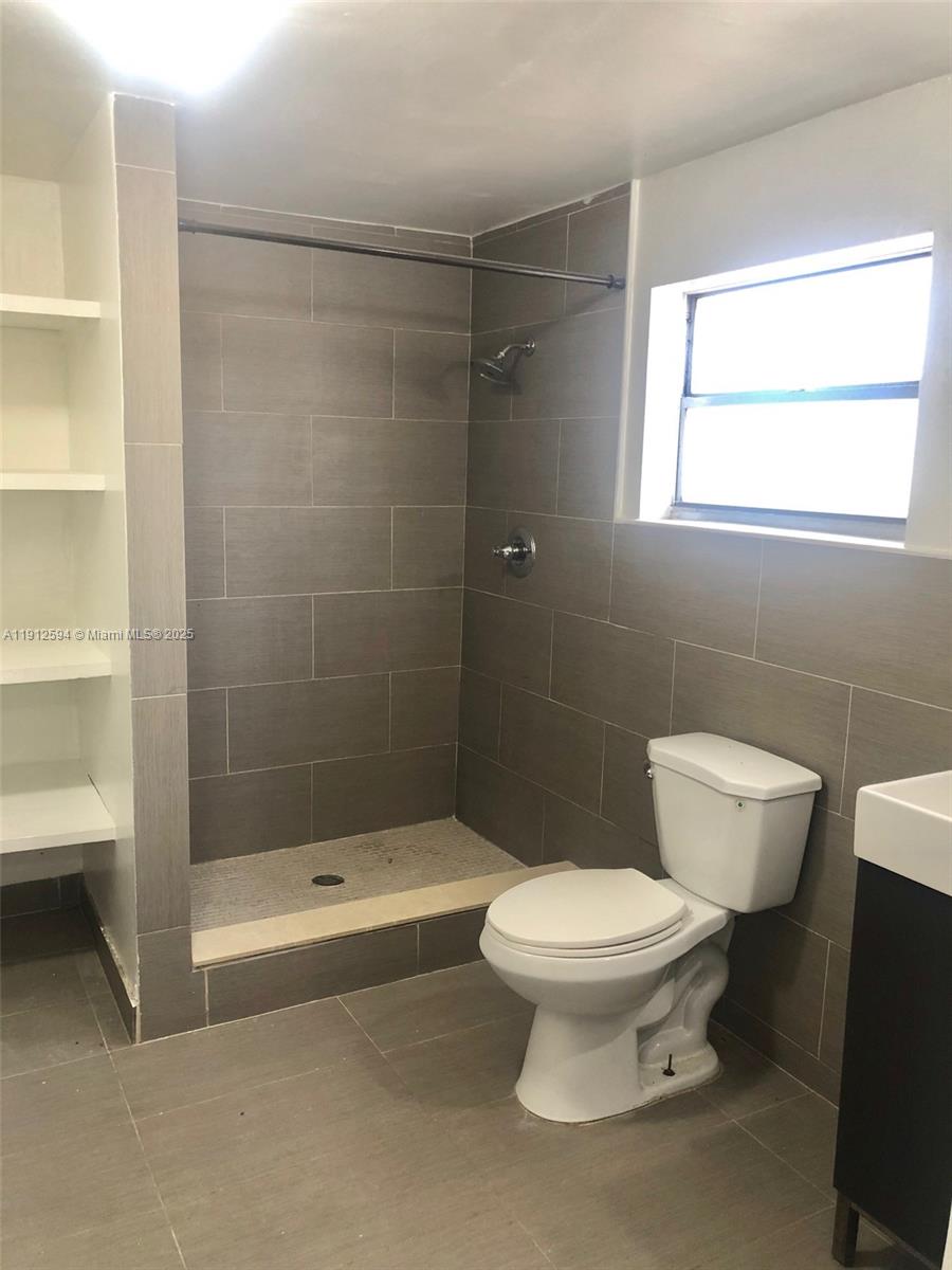 HOLLYWOOD LITTLE RANCHES - Residential Lease