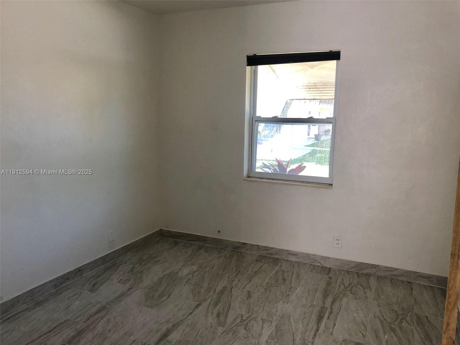 HOLLYWOOD LITTLE RANCHES - Residential Lease