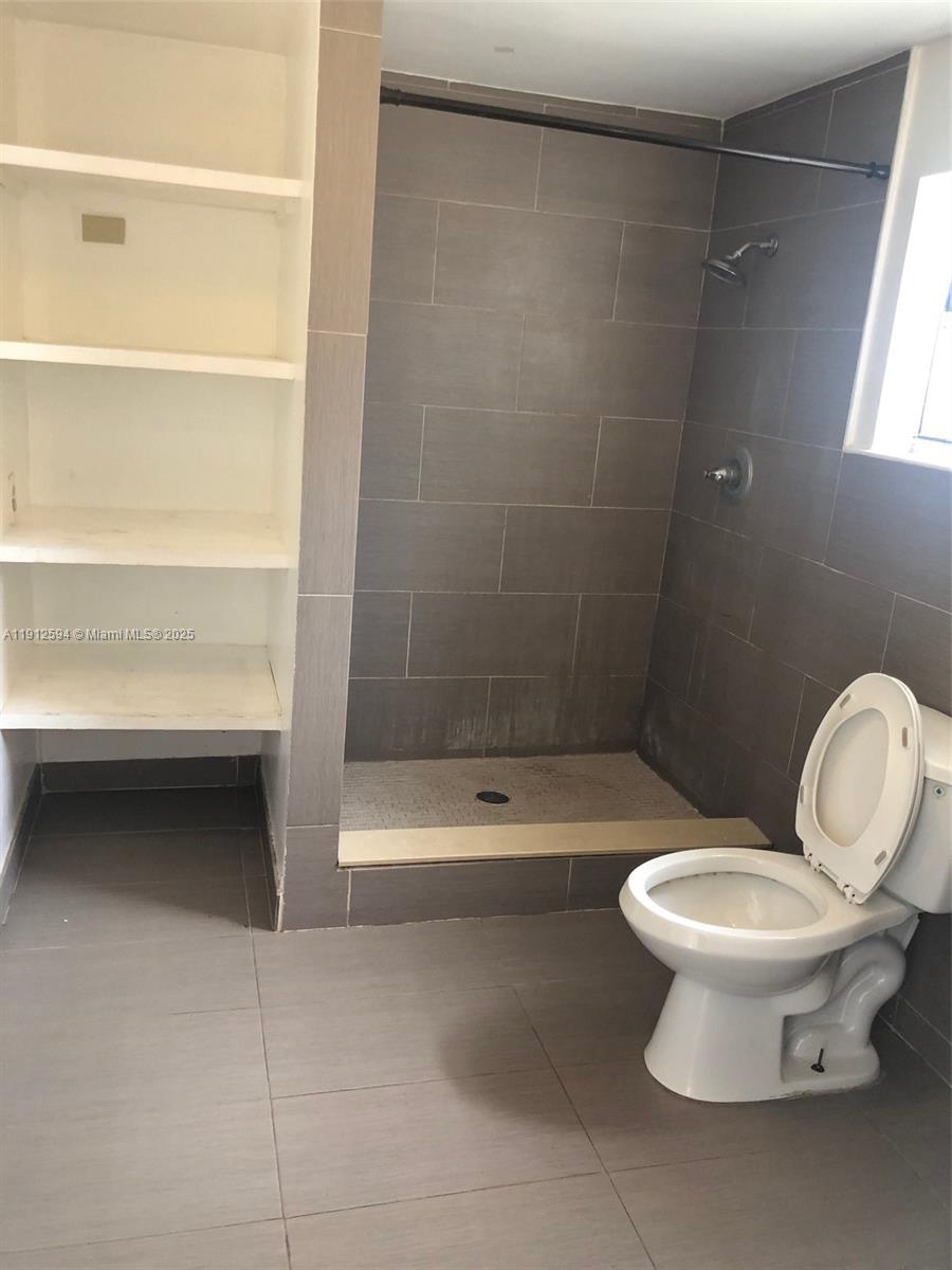 HOLLYWOOD LITTLE RANCHES - Residential Lease