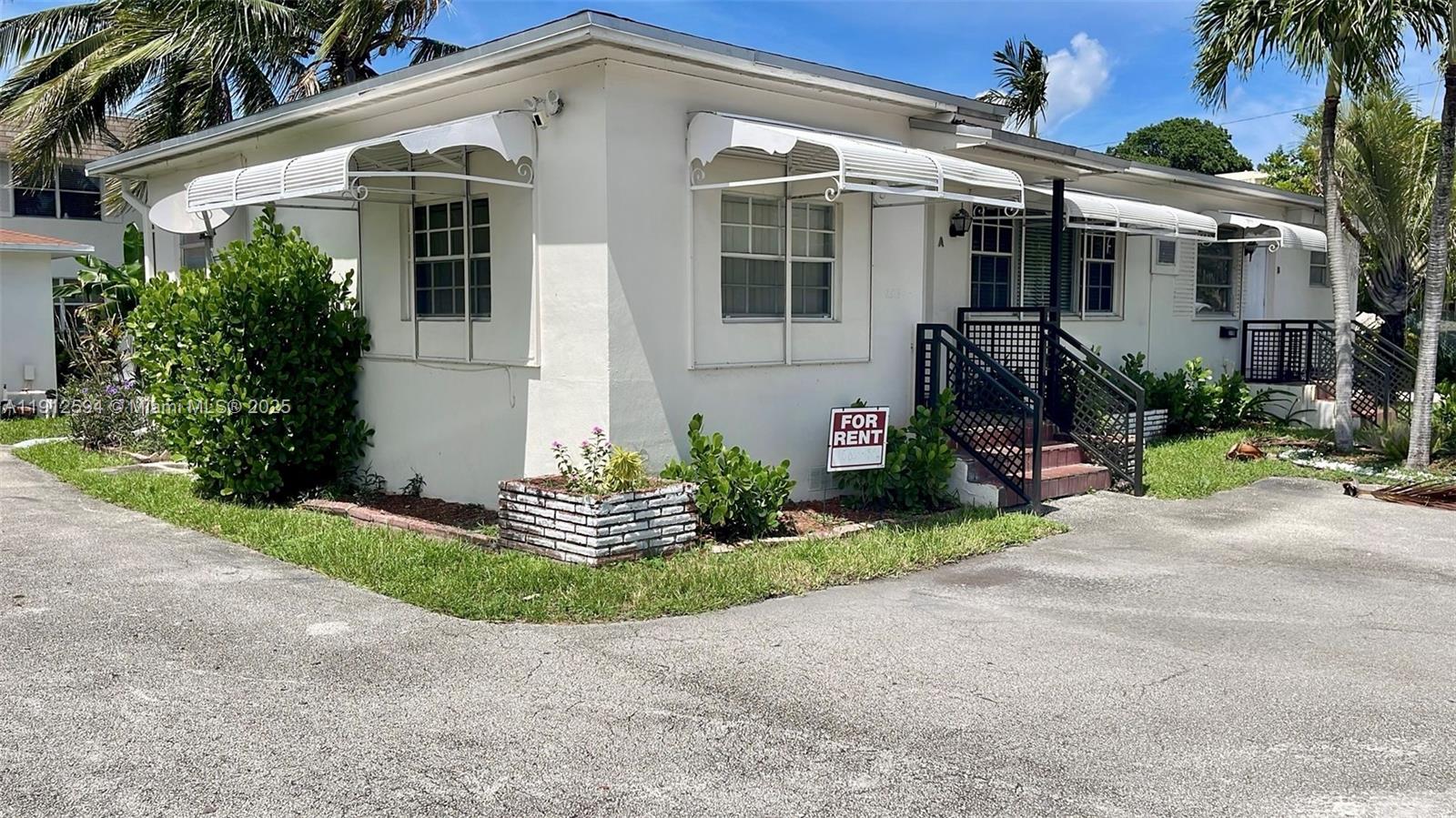 HOLLYWOOD LITTLE RANCHES - Residential Lease