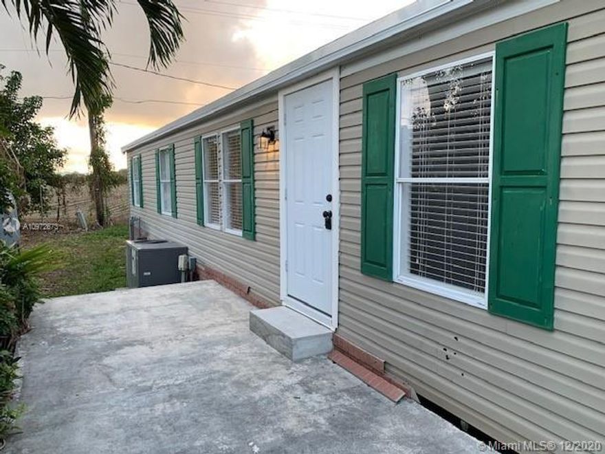 Beautiful manufactured home in Cocowalk Ests. Nice, quite, maintained neighborhood in Homestead.
3/2 spacious home, remodeled with wood vinyl floors, New Kitchen with quartz counter tops. New SS appliances, New bathrooms, new doors, baseboards and crown moldings.  Nice backyard with storage shed. Must see...