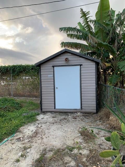 COCOWALK ESTATES - Residential Lease