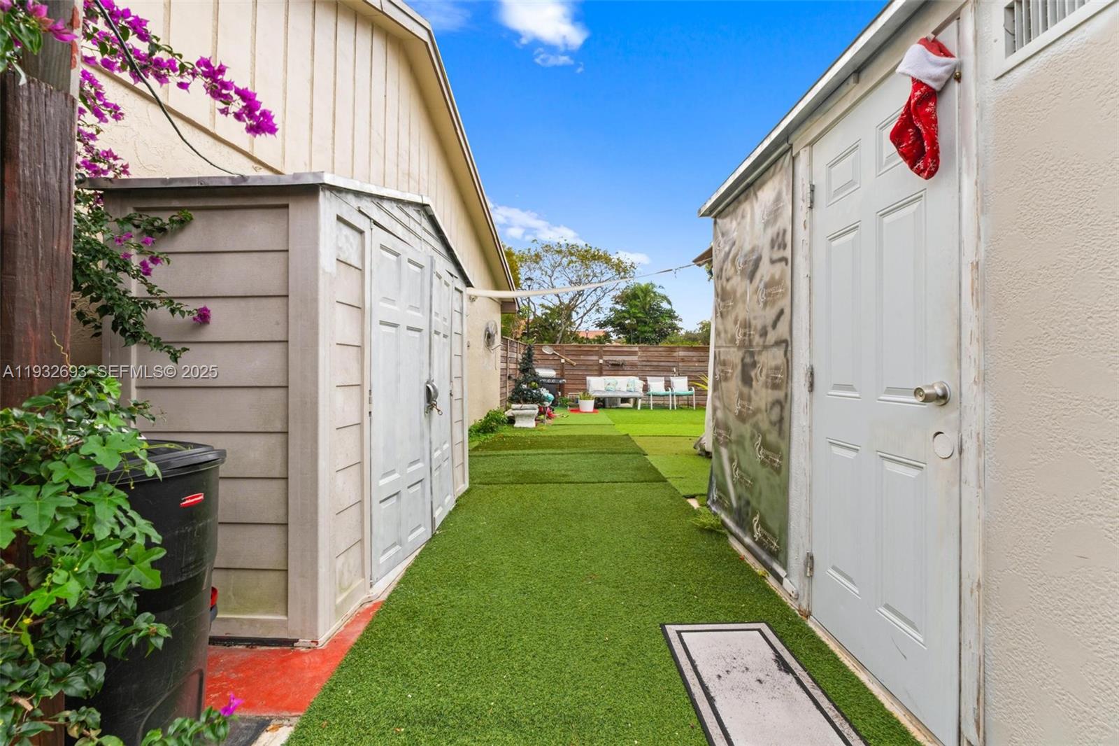 LAKES OF THE MEADOW SEC 1 - Residential