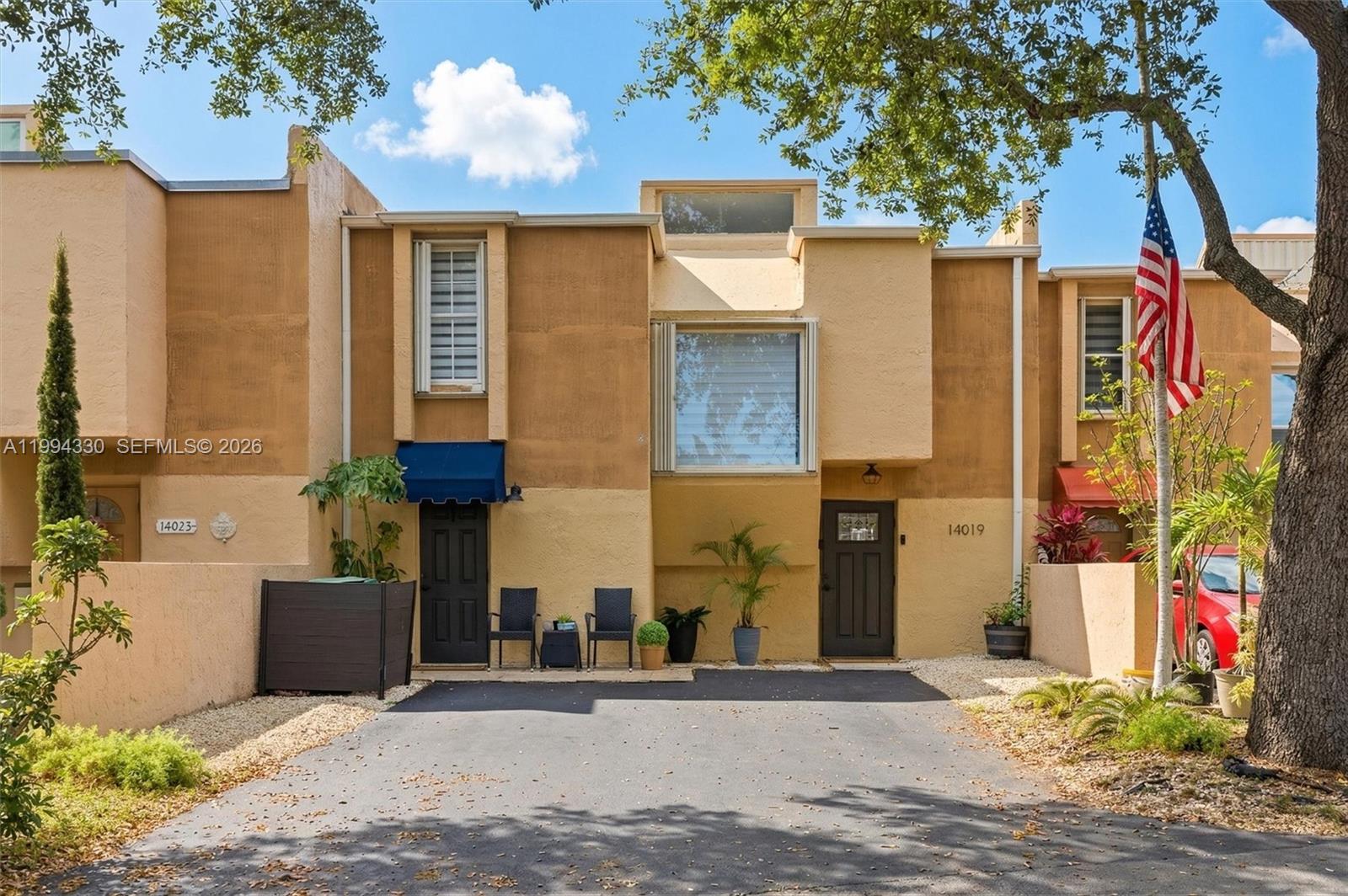 THE TWINS - Residential