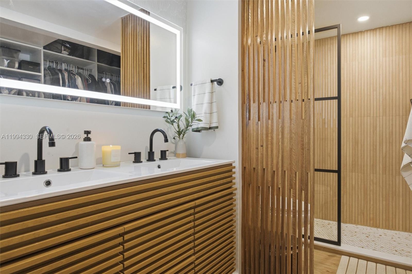 THE TWINS - Residential