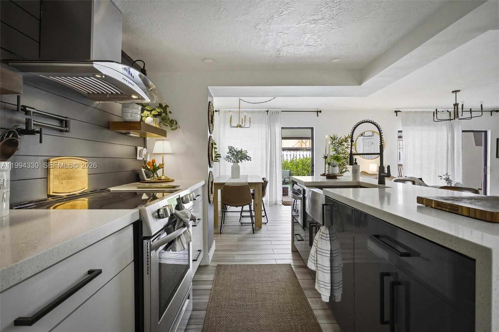 THE TWINS - Residential