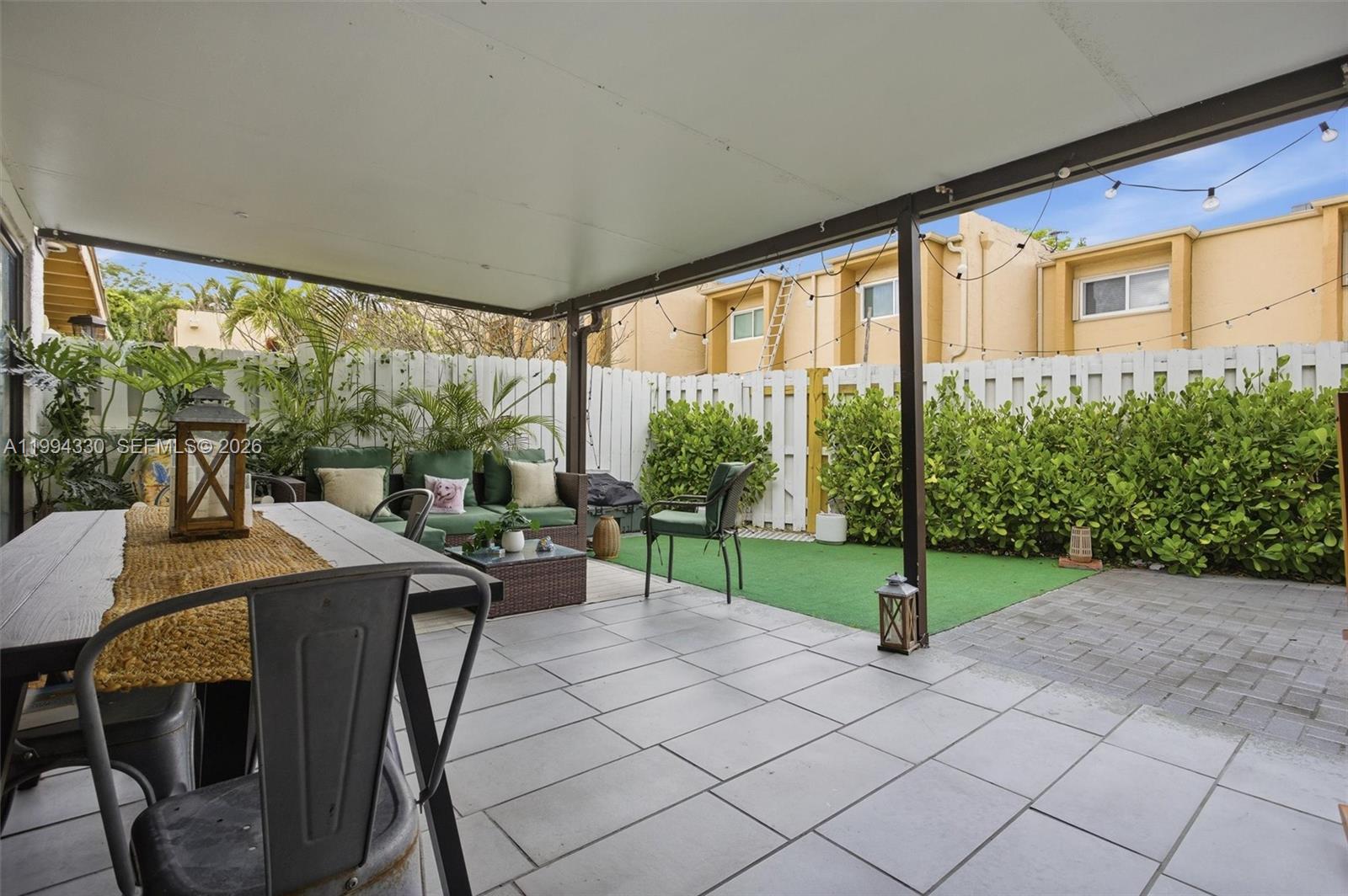 THE TWINS - Residential